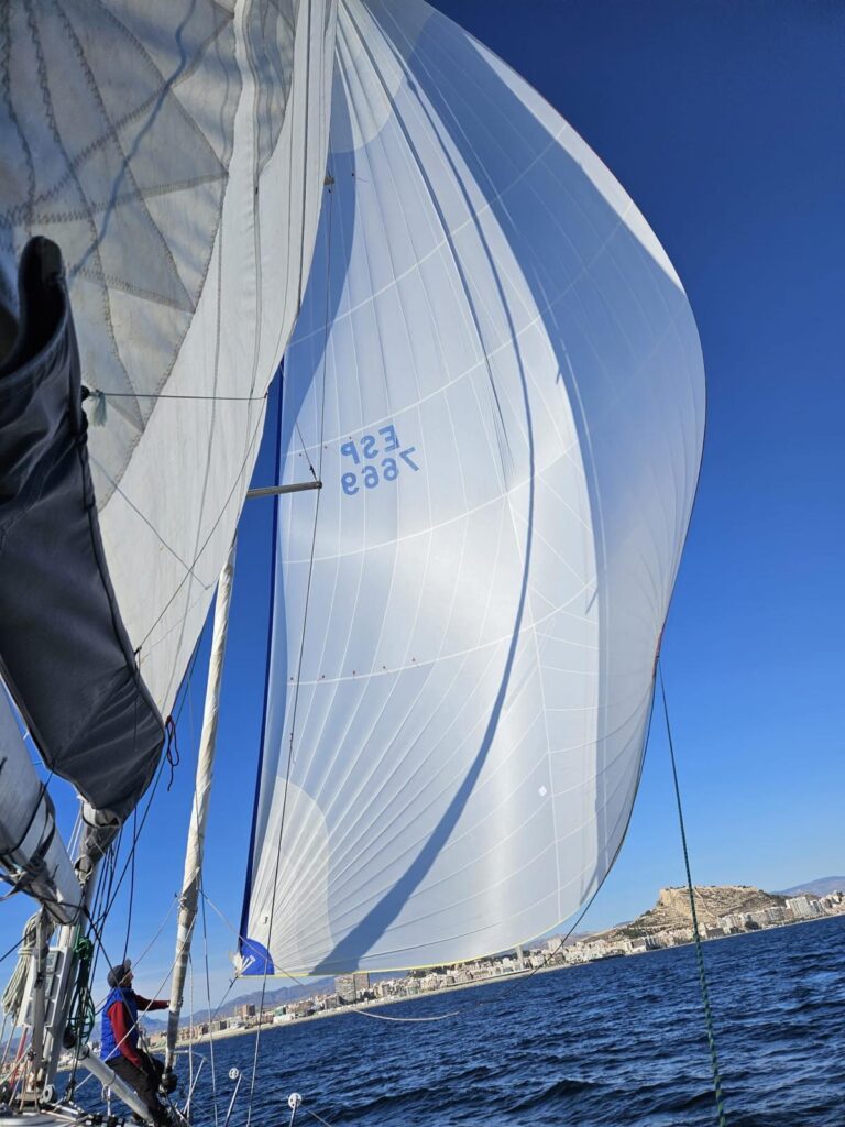 Alicante-escuela-nautica-veleros-academia